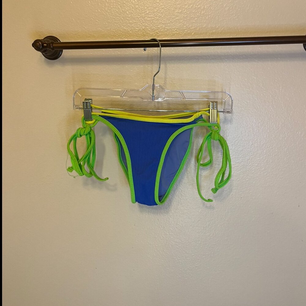 One One Colorblock bikini - Picture 2 of 5